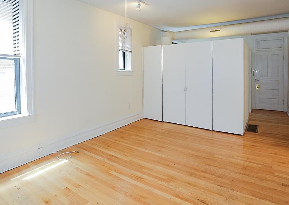 1st image of 3525 N Wilton Ave APT 2R