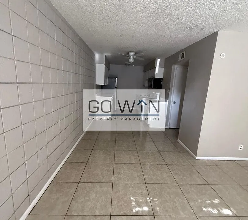 2018 W Cactus Rd