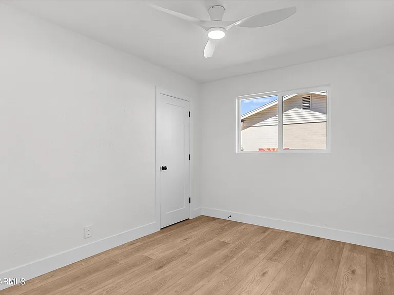 543 W 17th St — Photo 10