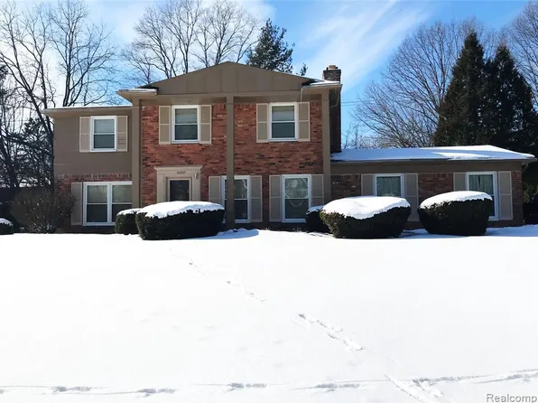 30037 Ravenscroft Rd, Farmington Hills, MI 48331