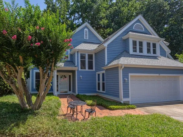 105 Cherry Hill Ln, Cary, NC 27518