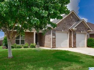 79 Nutcracker Ln SW, Huntsville, AL 35824