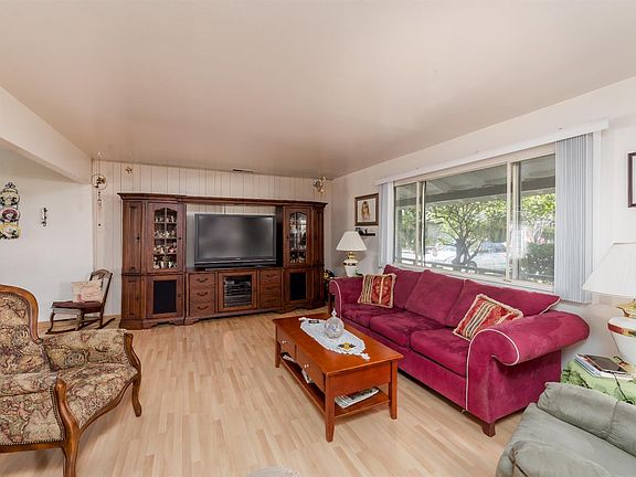 3rd image of 3848 Lynhurst Way
