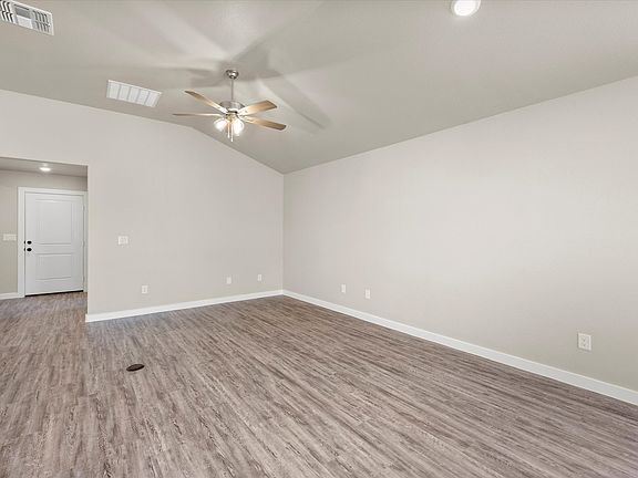 4th image of 3625 Valencia Ave