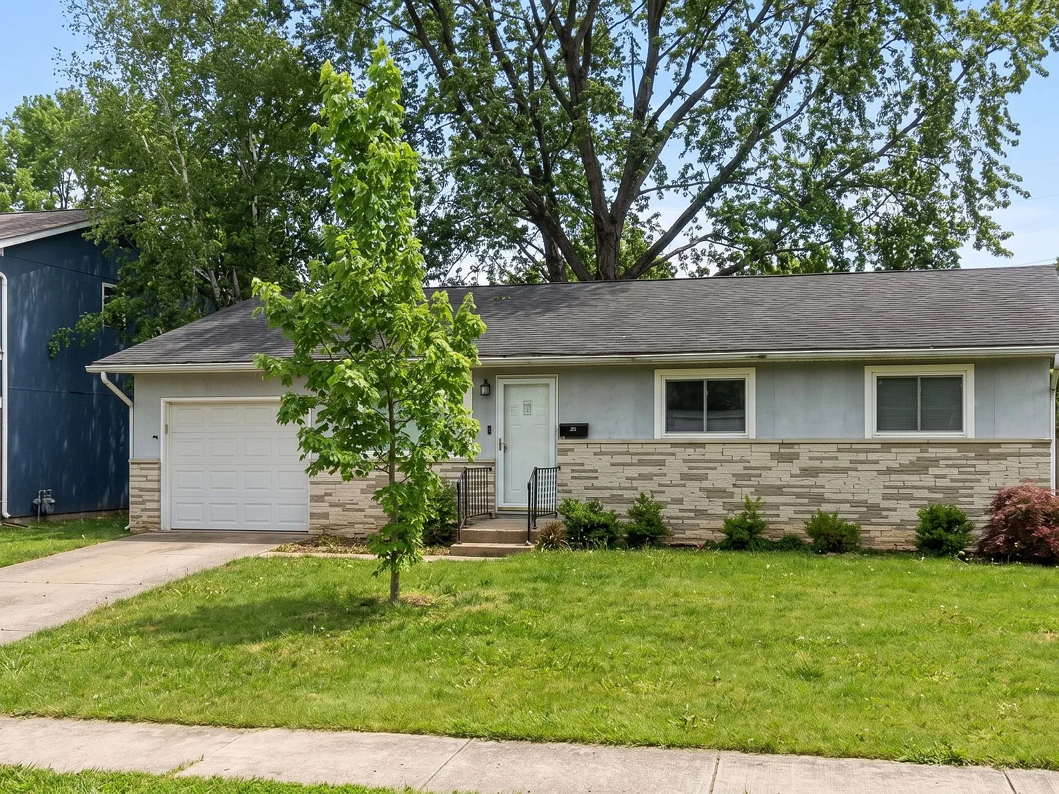3 bed, 3.0 bath, 1816 sqft, $2,532 — Photo 1