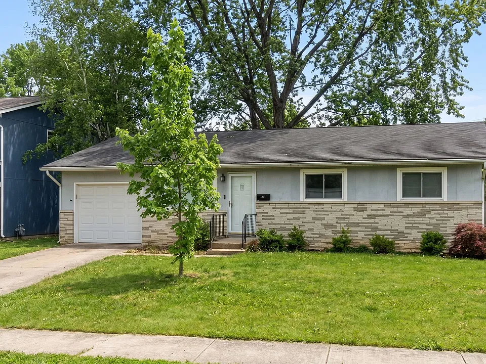 1257 Oakfield Dr N