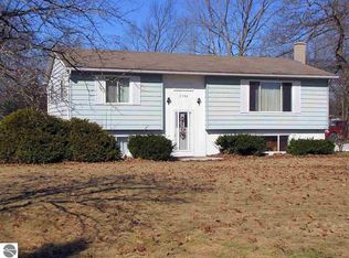 3700 Cecil Rd, Cadillac, MI 49601