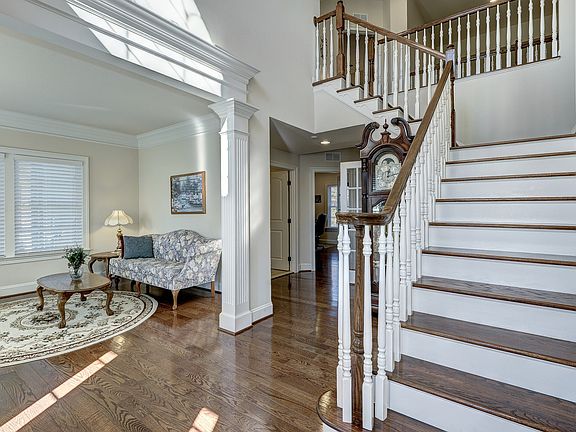 2nd image of 43640 Meadow Overlook Pl