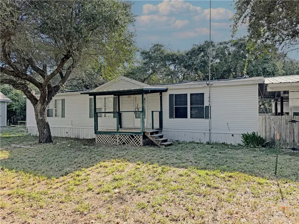 220 W Linden St, Rockport, TX 78382