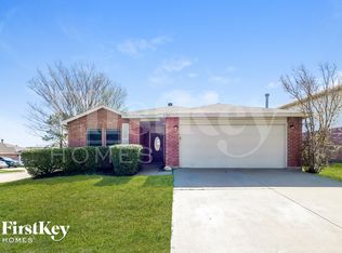 8701 Stonebriar Ln, Fort Worth, TX 76123