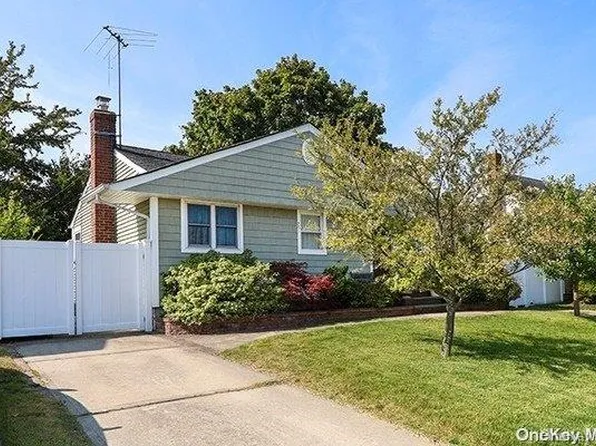 3976 Maywood Drive, Seaford, NY 11783