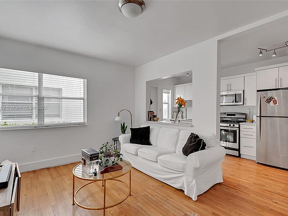 3rd image of 636 Michigan Ave APT 1