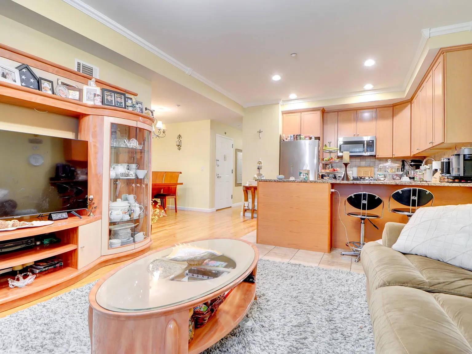 3 bed, 1200 sqft, $4,400 — Photo 3