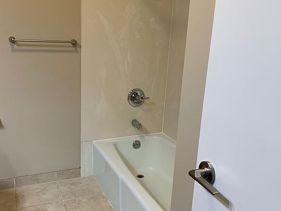 5th image of 14 Circle Dr #2