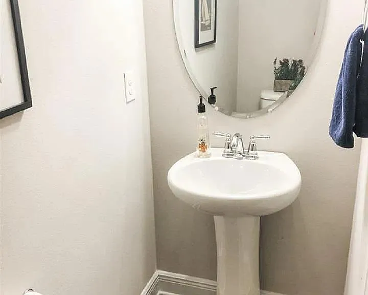 4873 Dupont Cir — Photo 9