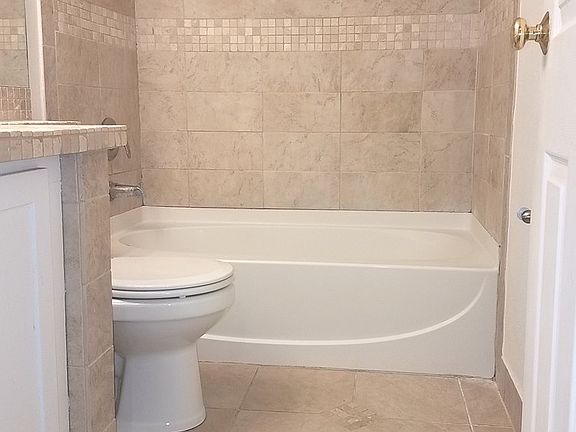 5th image of 1295 N Sterling Ave Unit 203