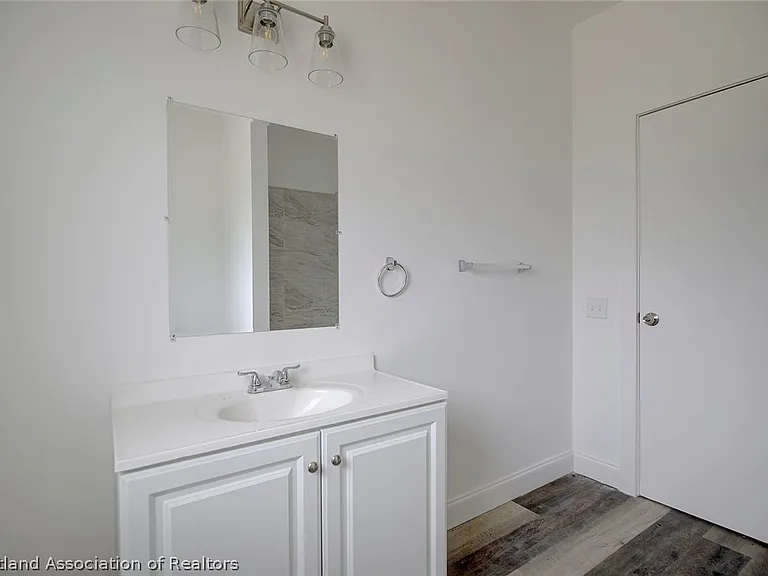 199 E Camphor St — Photo 28
