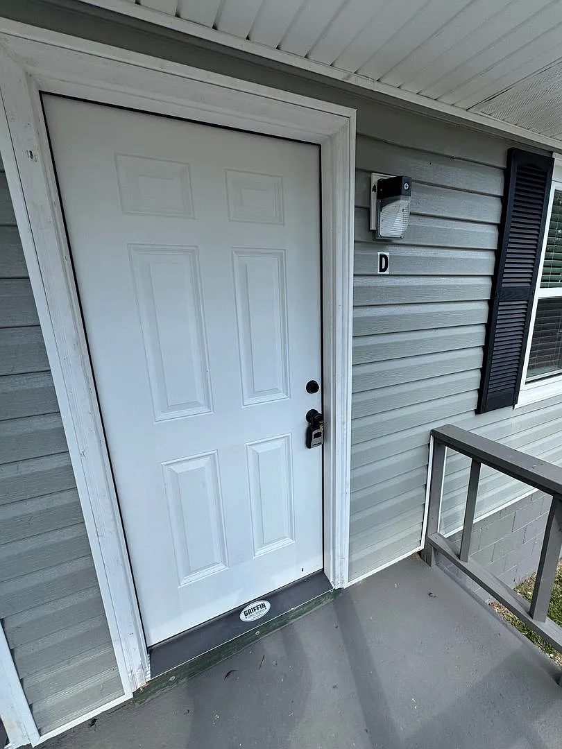 194 Lee St — Photo 2