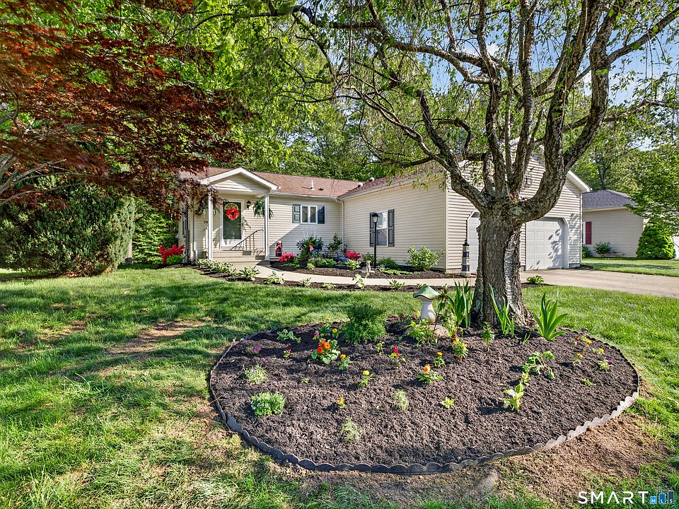 1st image of 32 Indian Hill Road