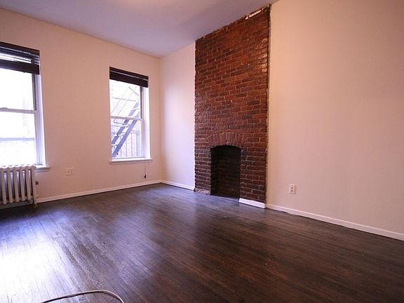 3rd image of 323 W 47th St APT 3A