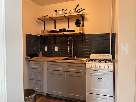 4th image of 1646 N High St #6
