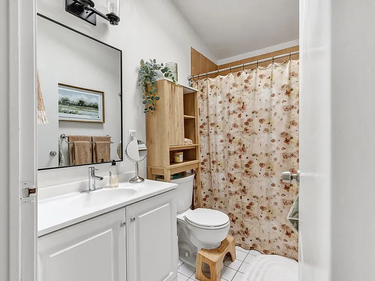 221 Meadows End Rd — Photo 5