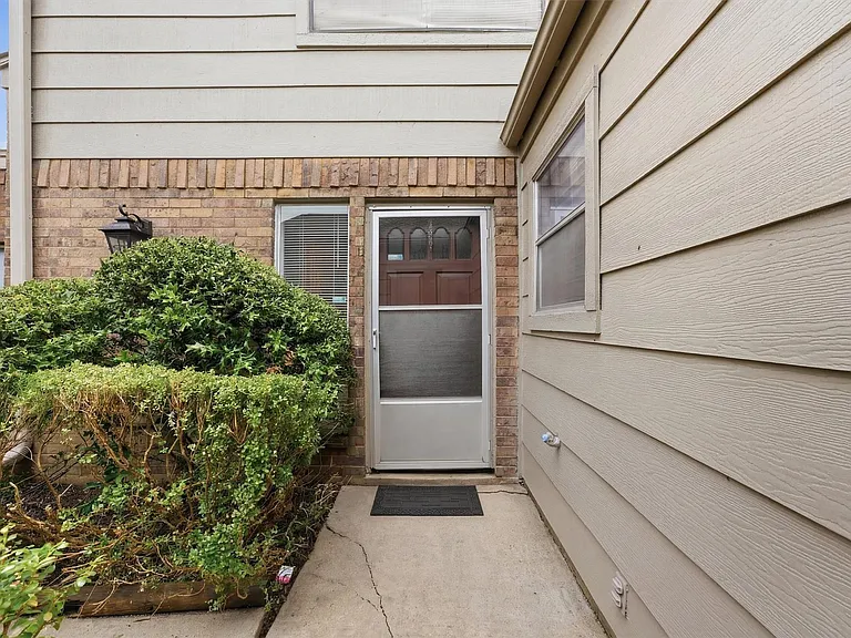 8001 Rebawood Dr — Photo 24