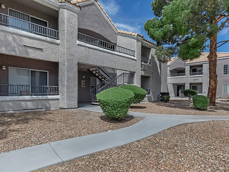Flamingo Chateau — Photo 10