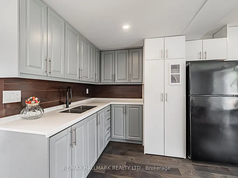 82 Ellington Dr #UPPER — Photo 13