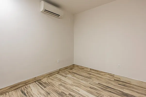 Rented by Nooklyn NYC LLC | media 104