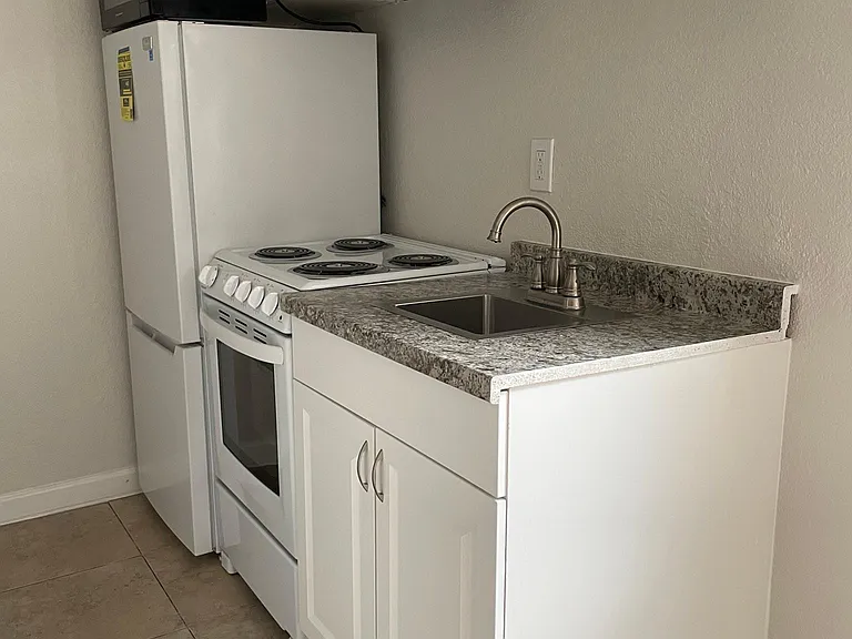 1920 SW 24th St #1 — Photo 3