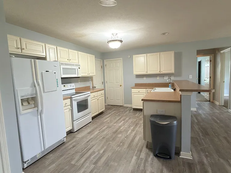 3221 Kildaire Dr #2B — Photo 6