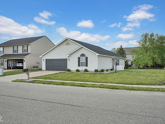 3rd image of 2330 Lakecrest Dr
