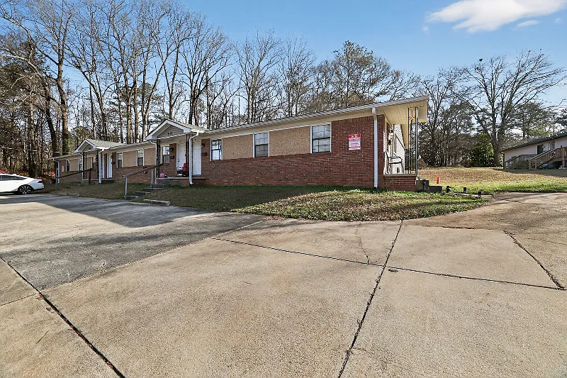 Building Photo - 3681 Lynn Dr #E