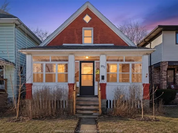 977 Gladstone Ave, Windsor, ON N9A 2R5