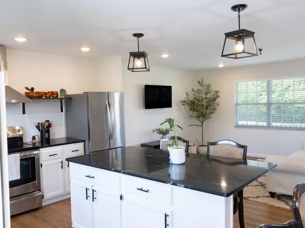4000 Shady Oak Dr, Ooltewah, TN 37363