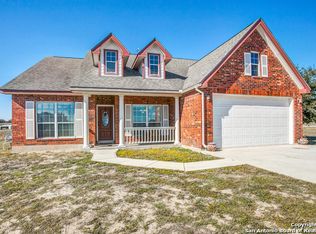 302 S Palo Alto Dr, Floresville, TX 78114