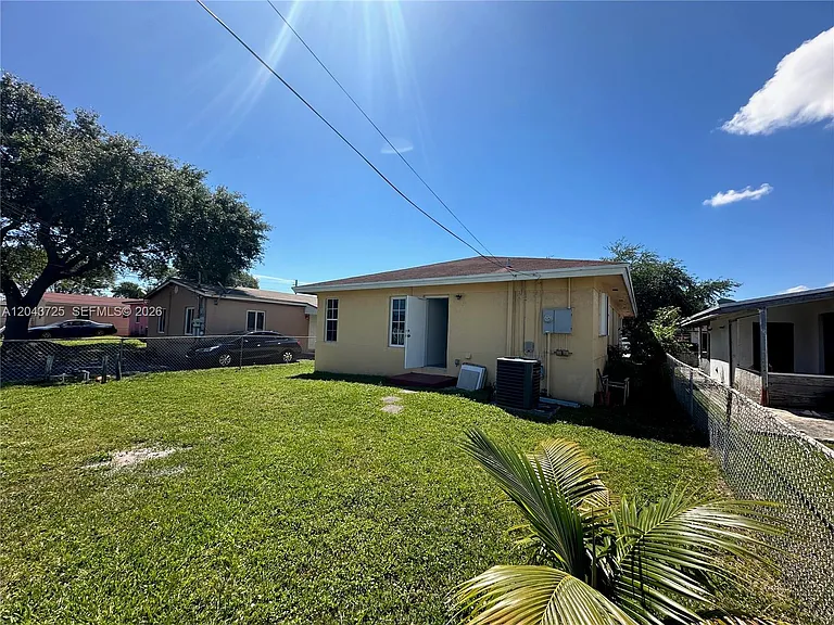 2235 Farragut St — Photo 14