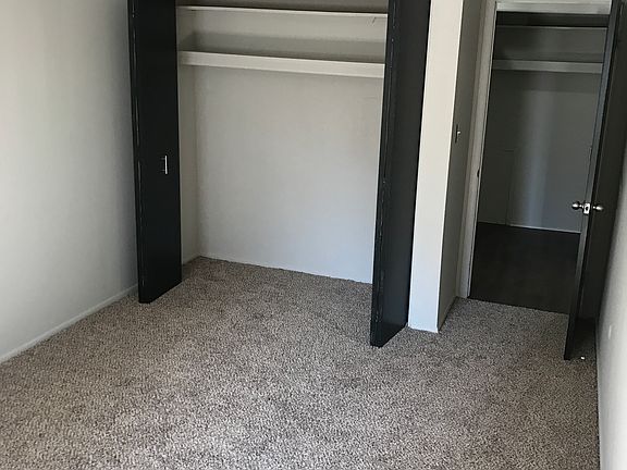 3rd image of 925 Laprairie St #113-101-1