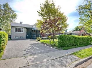 727 Balaton Ave, Pickering, ON L1W 1W3
