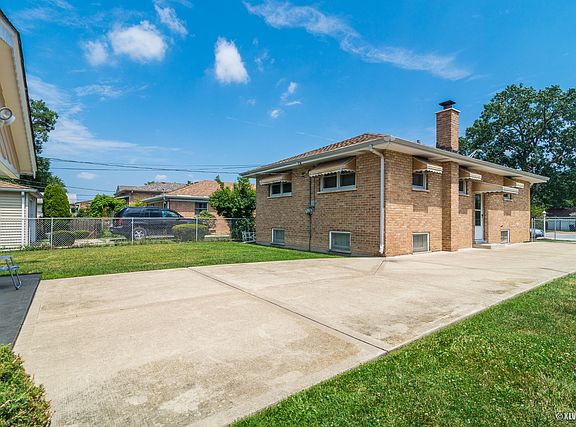 3rd image of 8150 S Mayfield Ave