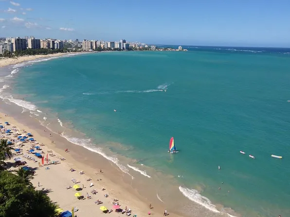 9 Calle Gardenia Condo Reina Del Mar #19, Carolina, PR 00979