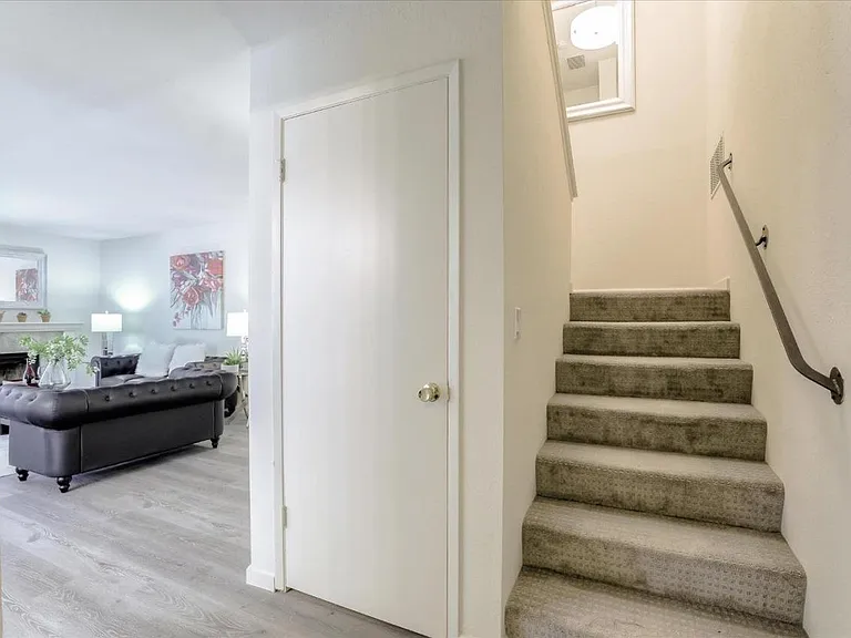 139 Brenton Ct — Photo 11