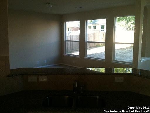 4th image of 210 Kenisington Drive