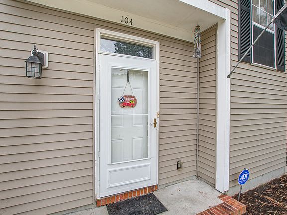 5th image of 104 Seavington Ct