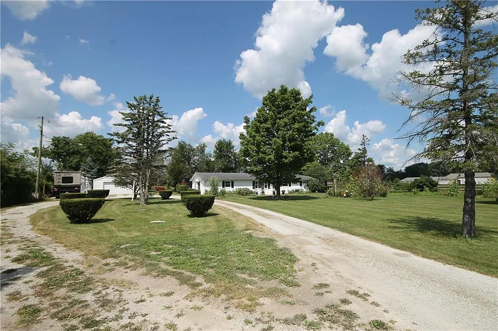 3 bed, 1.5 bath, 1560 sqft, $2,000 — Photo 1