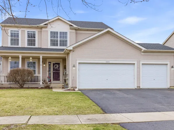3243 Pinewood Dr, Yorkville, IL 60560