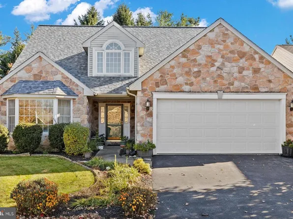 1805 Meadow Ridge Dr, Hummelstown, PA 17036