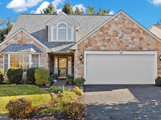 1805 Meadow Ridge Dr, Hummelstown, PA 17036