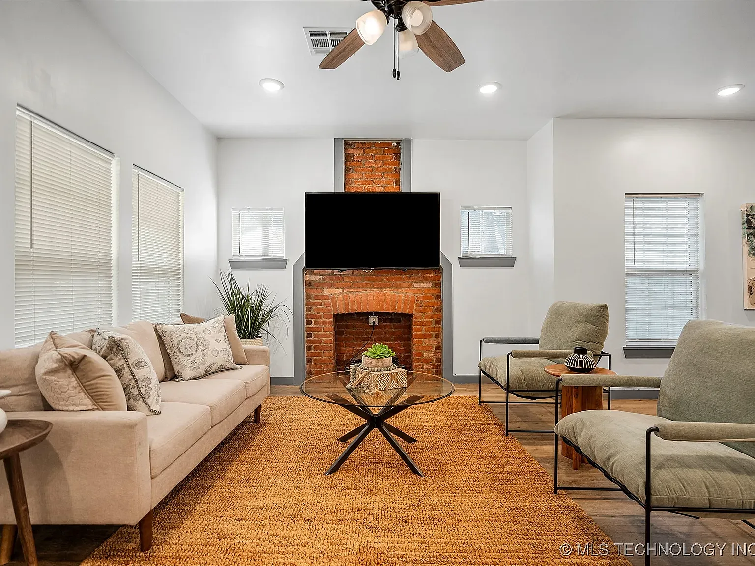 3 bed, 1400 sqft, $1,900 — Photo 4